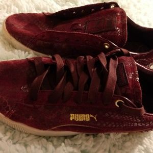 $ale👠❤🎈Burgandy puma sneakers
